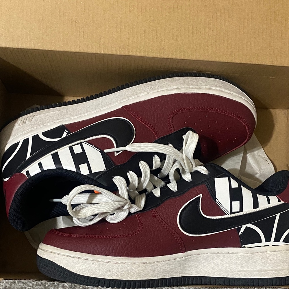Nike Men's Burgundy and Black Sneakers
